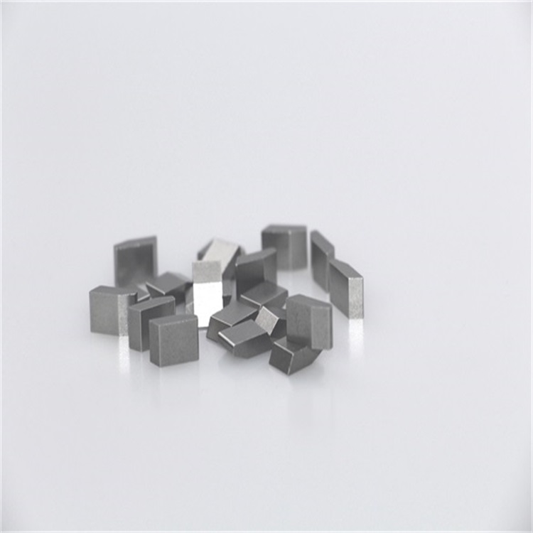 Tungsten carbide saw tips