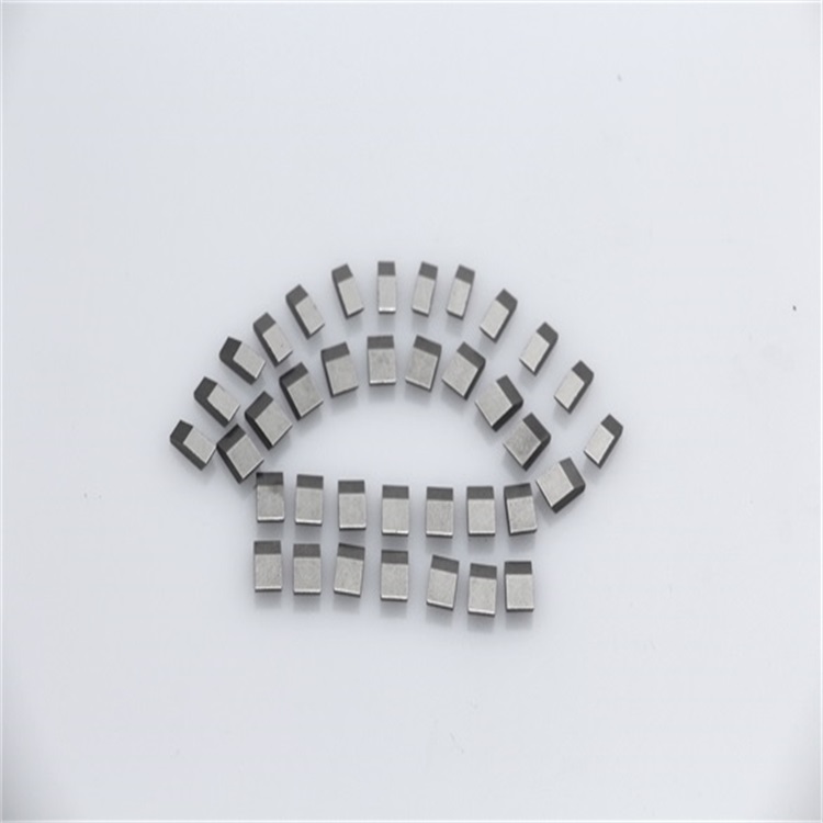 Tungsten carbide saw tips