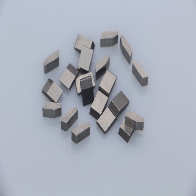 Tungsten carbide saw tips